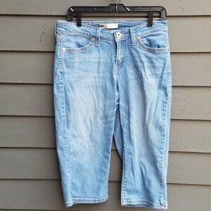 Levis Cropped Jeans size 10